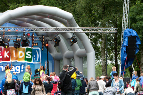 Mobiel podium op maat Telekids