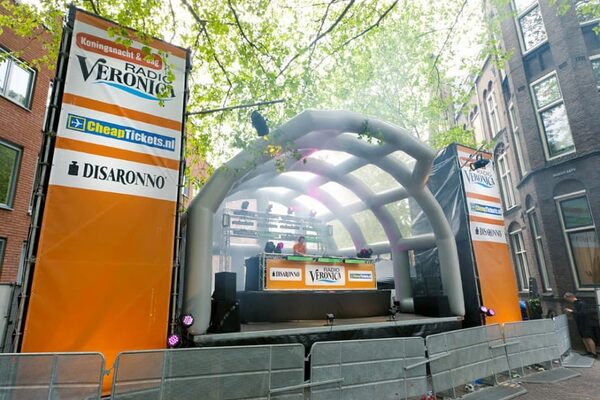 Opblaasbare Podia Kopen van JB Inflatables. Mobiele stages opblaasbaar voor evenementen en festivals kopen. Vraag naar maatwerk opblaasbare podia of standaard podium direct kopen