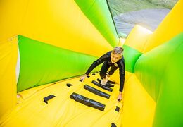 Mega grote opblaasbare monster glijbaan van 46 meter lang in het groen met geel te koop