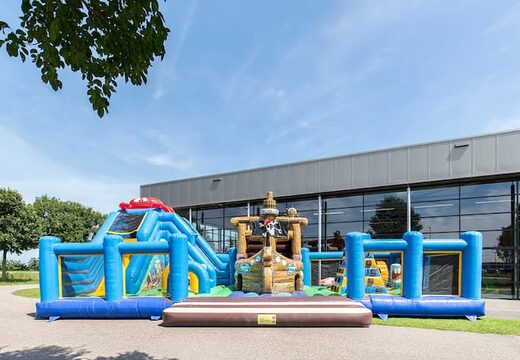 Groot opblaasbaar open speelpark springkussen van 15 meter met glijbaan en spellen bestellen in thema sealife zee voor kinderen