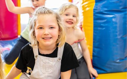 JB Inflatables Meppel, Leverancier Opblaasbare Attracties & Springkussens. Koop Inflatables Online of vraag naar de maatwerk mogelijkheden